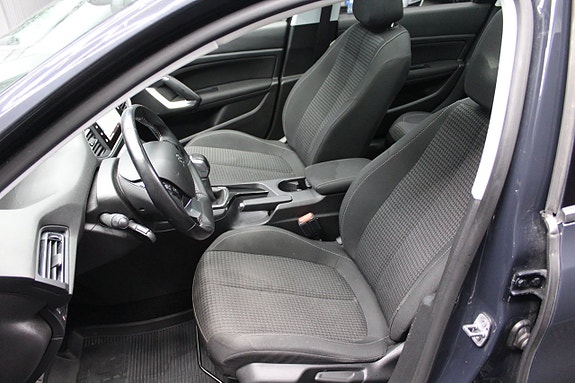 Peugeot 308 SW 9 of 16