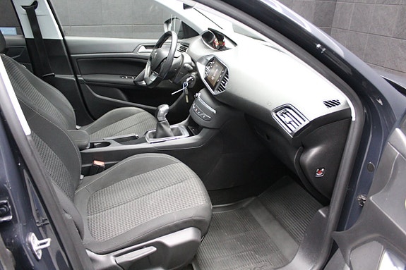 Peugeot 308 SW 11 of 16