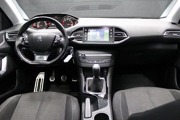 Peugeot 308 SW 12 of 16