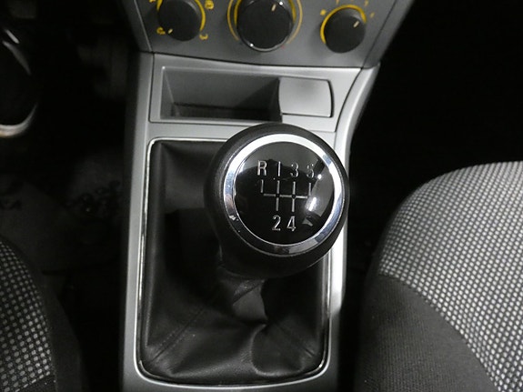 Opel Astra 12 of 17