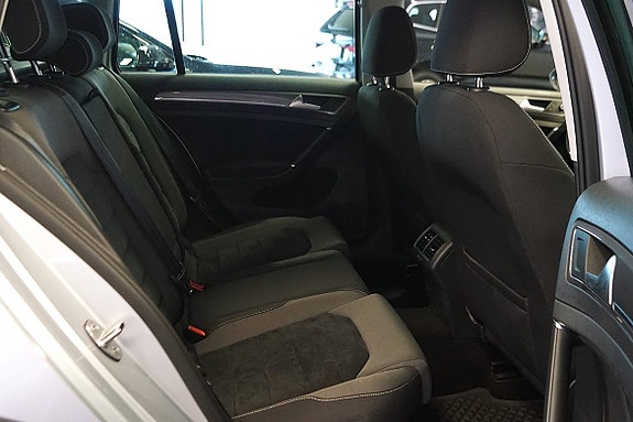 Volkswagen Golf Alltrack 16 of 17