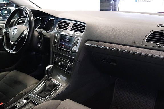 Volkswagen Golf Alltrack 13 of 17