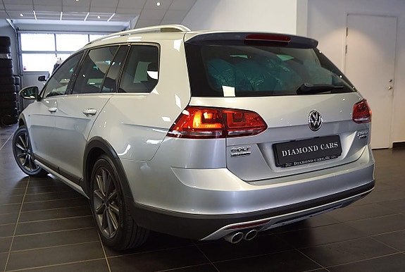 Volkswagen Golf Alltrack 2 of 17