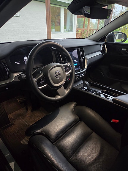 Volvo V60 Cross Country 5 of 8