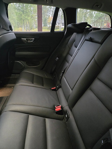 Volvo V60 Cross Country 3 of 8
