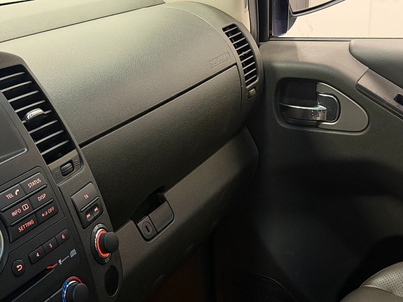 Nissan Navara 3.0 dCi V6 Double Cab | 231 ch | BVA | Toit ouvrant | Bose | Cuir électrique | Révision récente