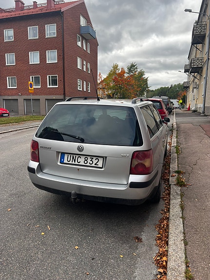 Volkswagen Passat 3 of 10