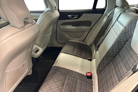 Volvo V60 12 of 30