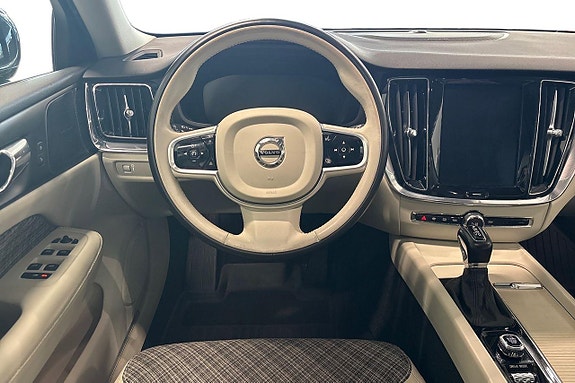 Volvo V60 14 of 30