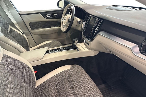 Volvo V60 9 of 30