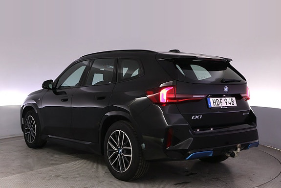 BMW iX1 4 of 27