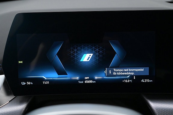 BMW iX1 9 of 27