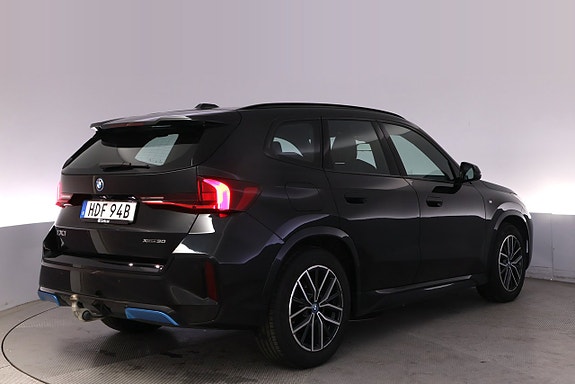 BMW iX1 5 of 27