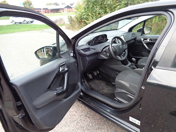 Peugeot 208 9 of 19