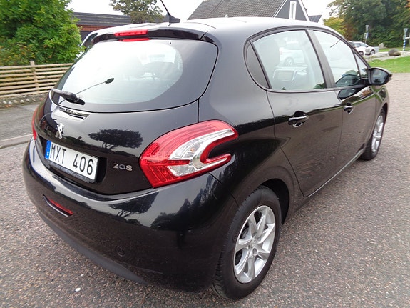 Peugeot 208 5 of 19