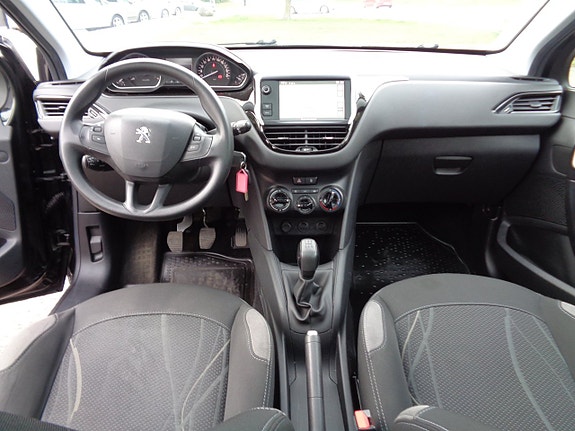 Peugeot 208 11 of 19