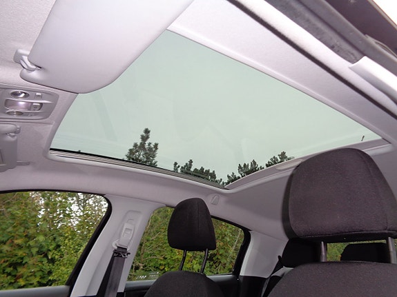 Peugeot 208 13 of 19