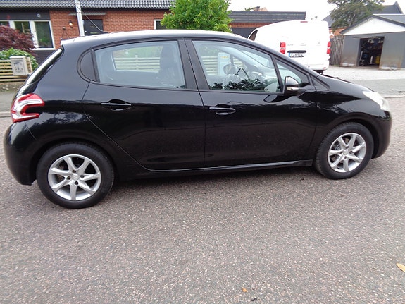 Peugeot 208 6 of 19