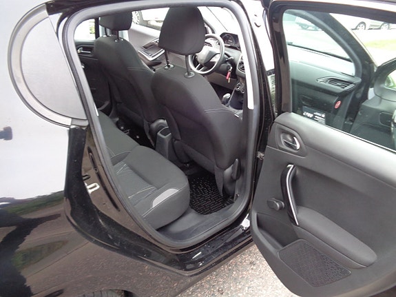 Peugeot 208 17 of 19
