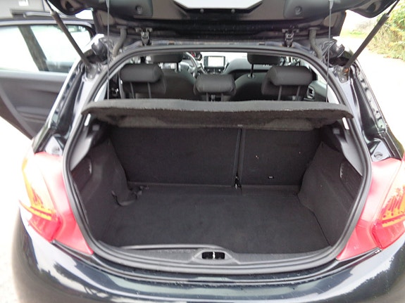 Peugeot 208 18 of 19