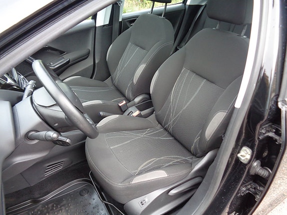 Peugeot 208 10 of 19