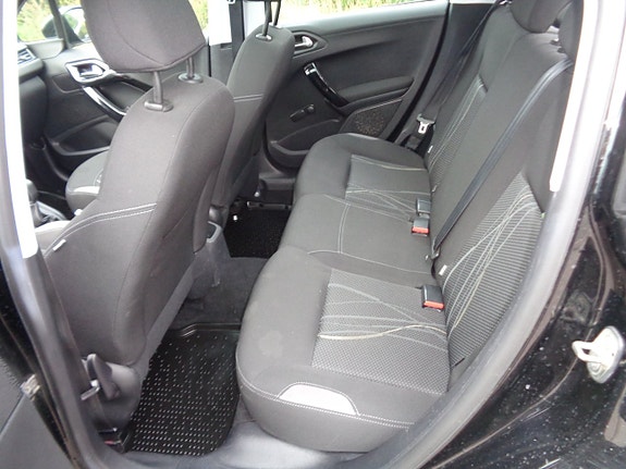 Peugeot 208 15 of 19