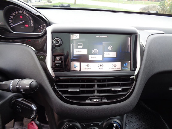 Peugeot 208 12 of 19