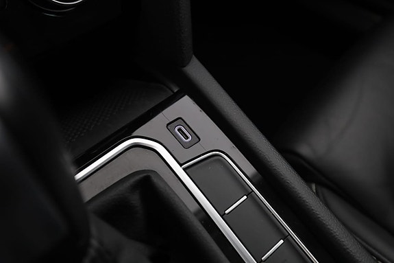 Volkswagen Passat Alltrack 28 of 30