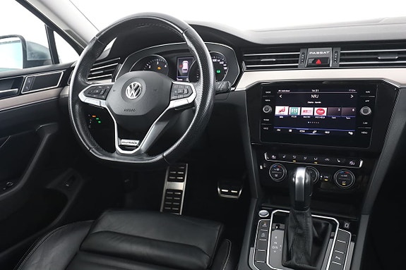 Volkswagen Passat Alltrack 14 of 30