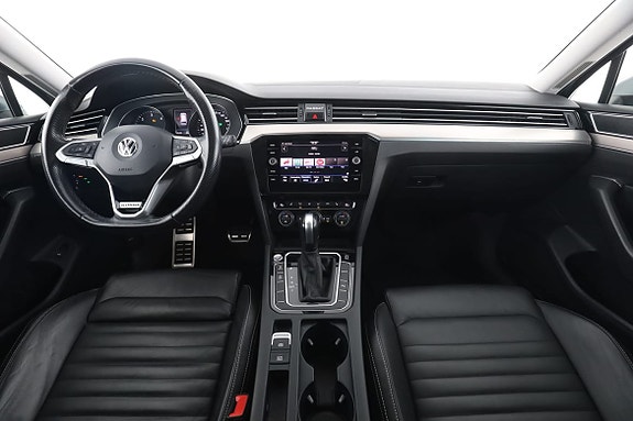 Volkswagen Passat Alltrack 13 of 30