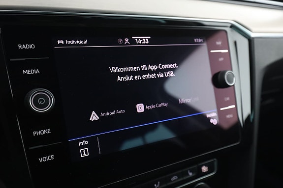 Volkswagen Passat Alltrack 22 of 30