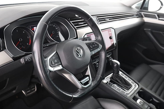 Volkswagen Passat Alltrack 12 of 30