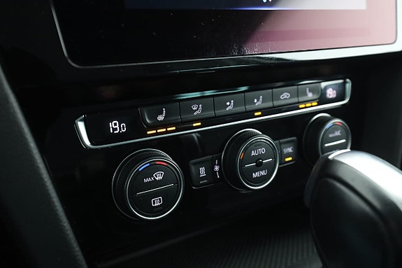 Volkswagen Passat Alltrack 26 of 30