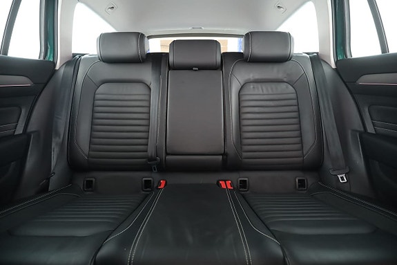 Volkswagen Passat Alltrack 16 of 30