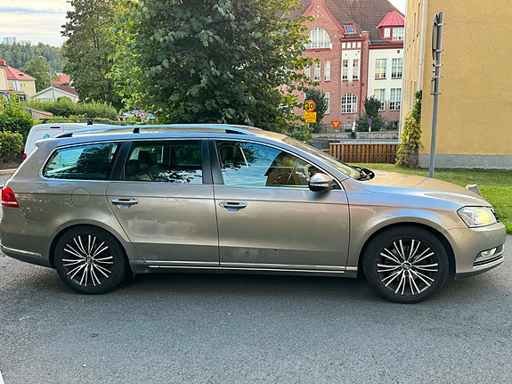 Volkswagen Passat 2 of 6