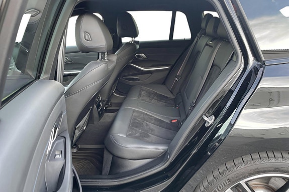 BMW 330e 14 of 29