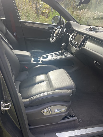 Porsche Macan S 11 of 18
