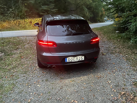 Porsche Macan S 6 of 18