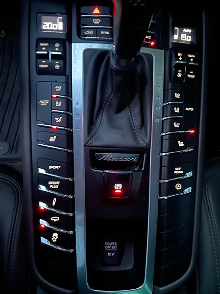 Porsche Macan S 10 of 18