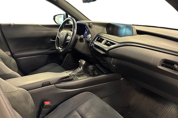 Lexus UX250h 6 of 22