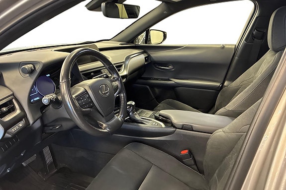 Lexus UX250h 12 of 22
