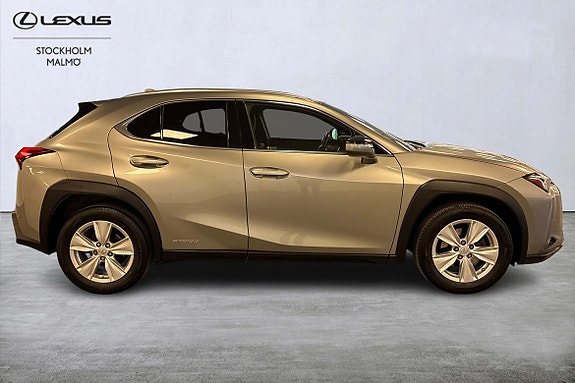 Lexus UX250h 16 of 22