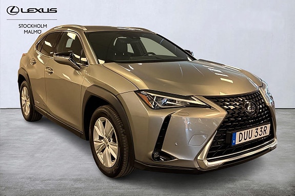 Lexus UX250h 18 of 22