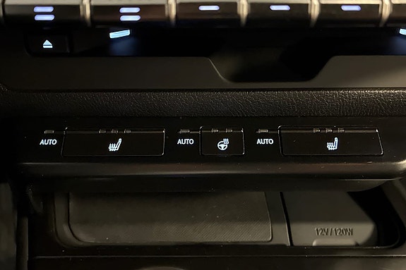 Lexus UX250h 21 of 22