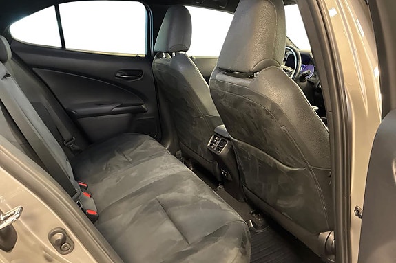 Lexus UX250h 7 of 22