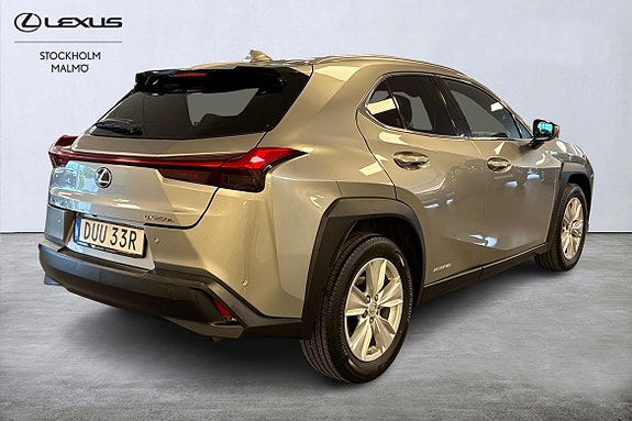 Lexus UX250h 17 of 22