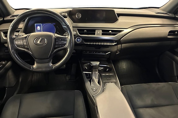 Lexus UX250h 8 of 22