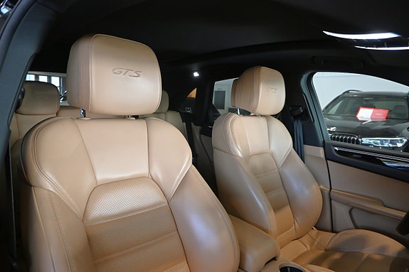 Porsche Macan GTS 12 of 30