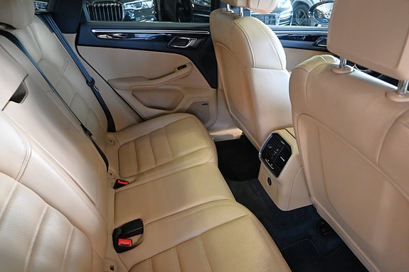 Porsche Macan GTS 15 of 30
