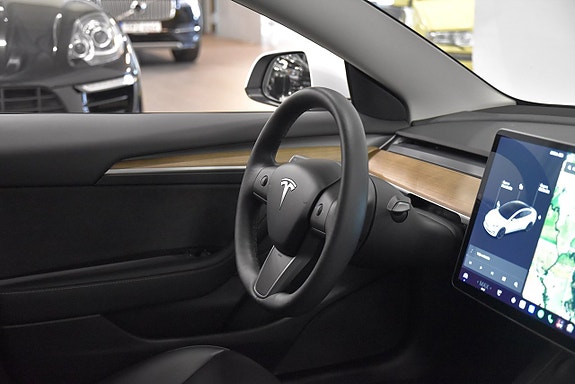 Tesla Model 3 9 of 26